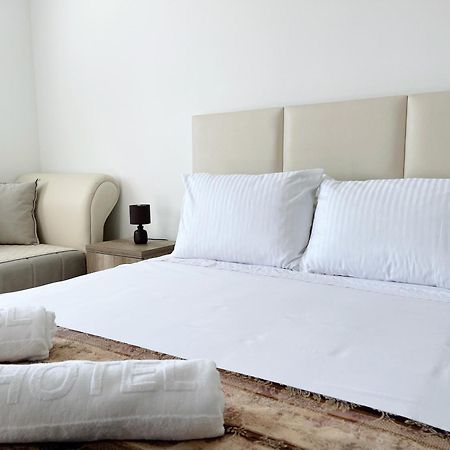 Guest House Koliqi - Hotel & Apartments 乌尔齐尼 外观 照片