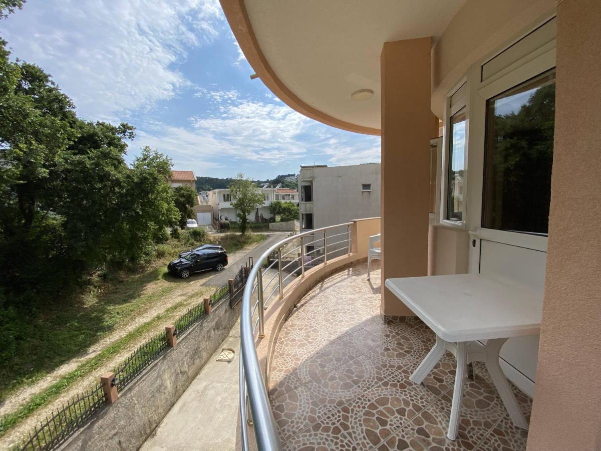 Guest House Koliqi - Hotel & Apartments 乌尔齐尼 外观 照片