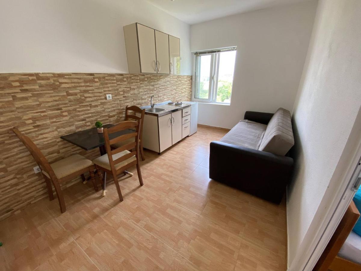 Guest House Koliqi - Hotel & Apartments 乌尔齐尼 外观 照片