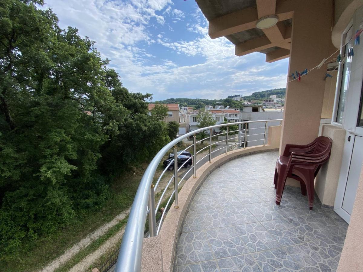 Guest House Koliqi - Hotel & Apartments 乌尔齐尼 外观 照片