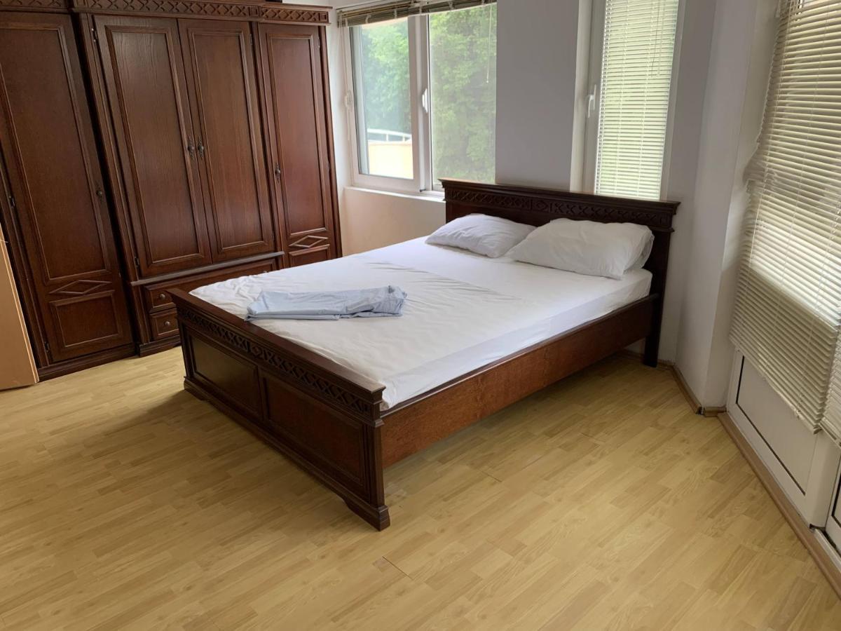 Guest House Koliqi - Hotel & Apartments 乌尔齐尼 外观 照片