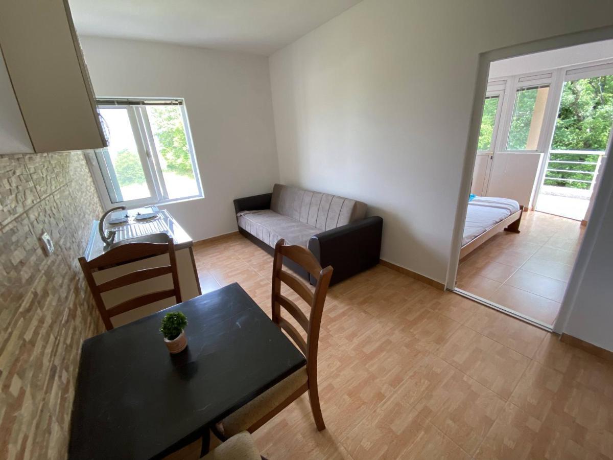 Guest House Koliqi - Hotel & Apartments 乌尔齐尼 外观 照片