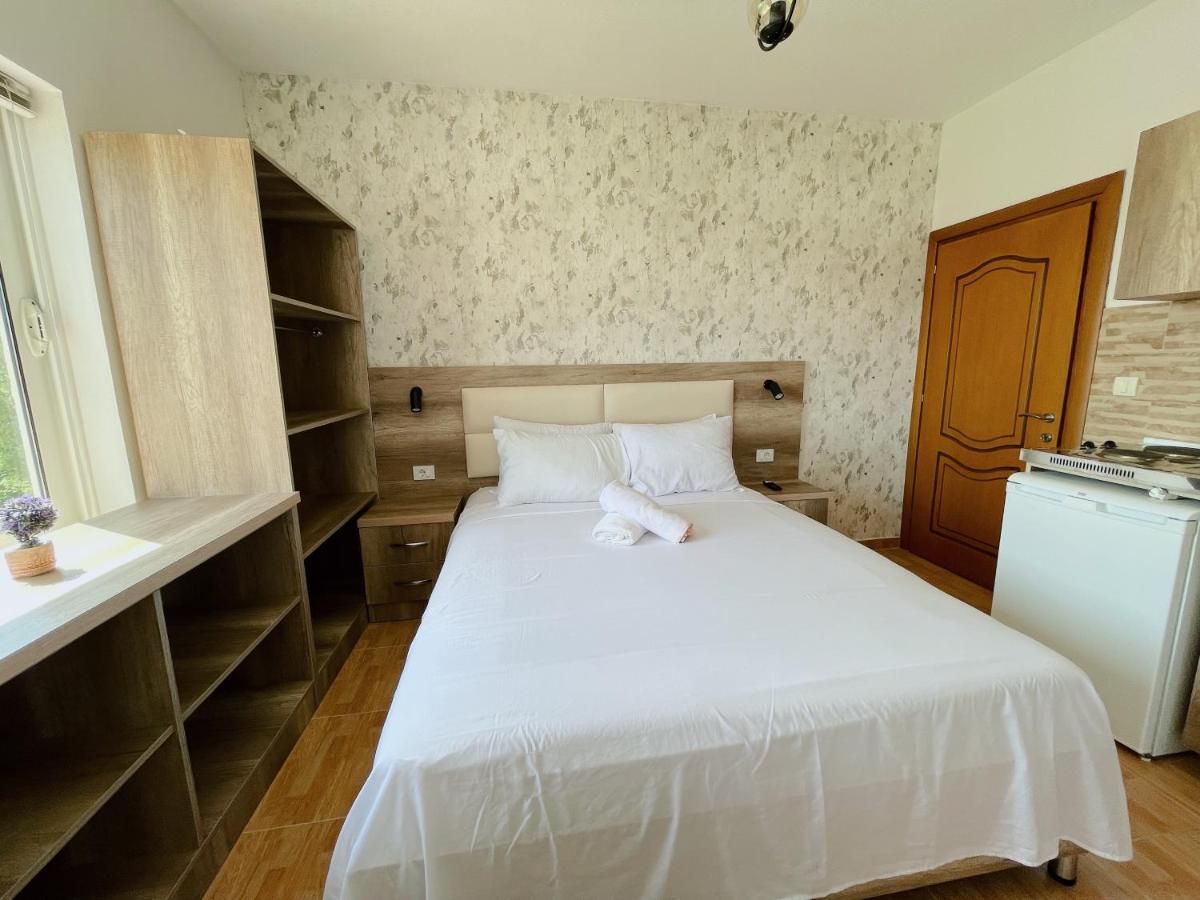 Guest House Koliqi - Hotel & Apartments 乌尔齐尼 外观 照片