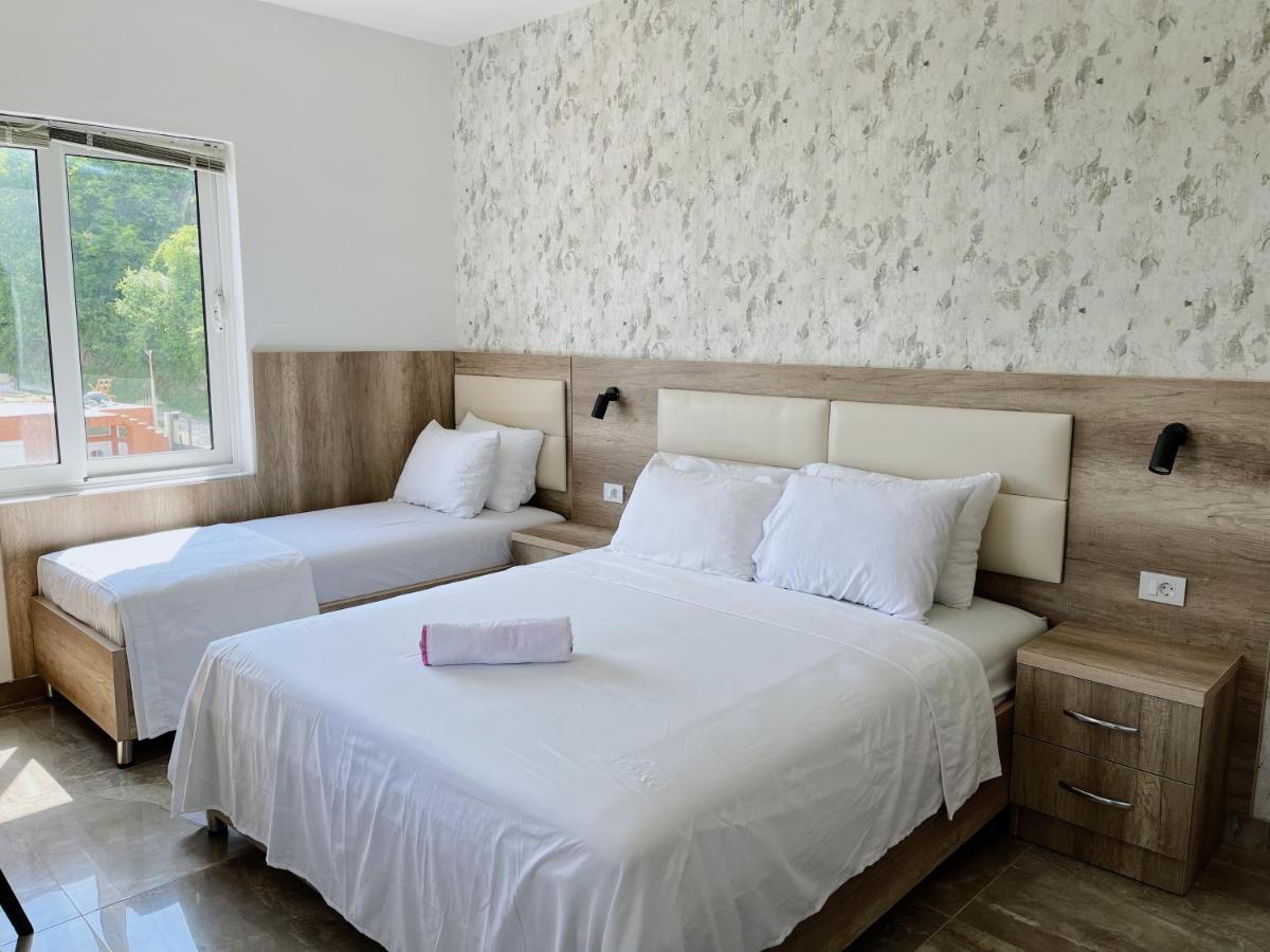 Guest House Koliqi - Hotel & Apartments 乌尔齐尼 外观 照片