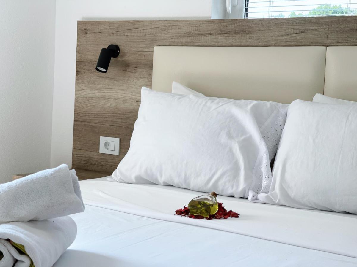 Guest House Koliqi - Hotel & Apartments 乌尔齐尼 外观 照片