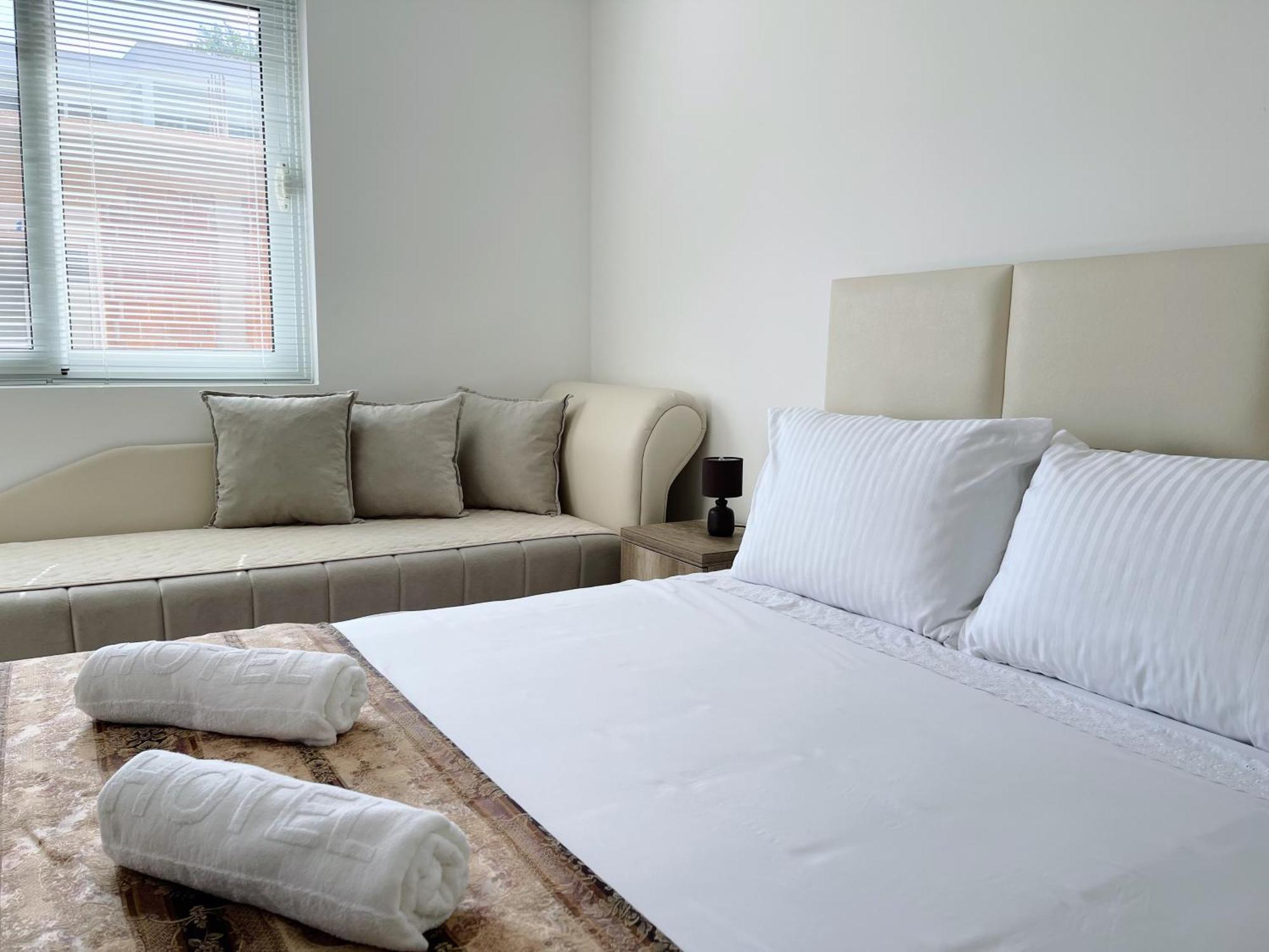 Guest House Koliqi - Hotel & Apartments 乌尔齐尼 外观 照片