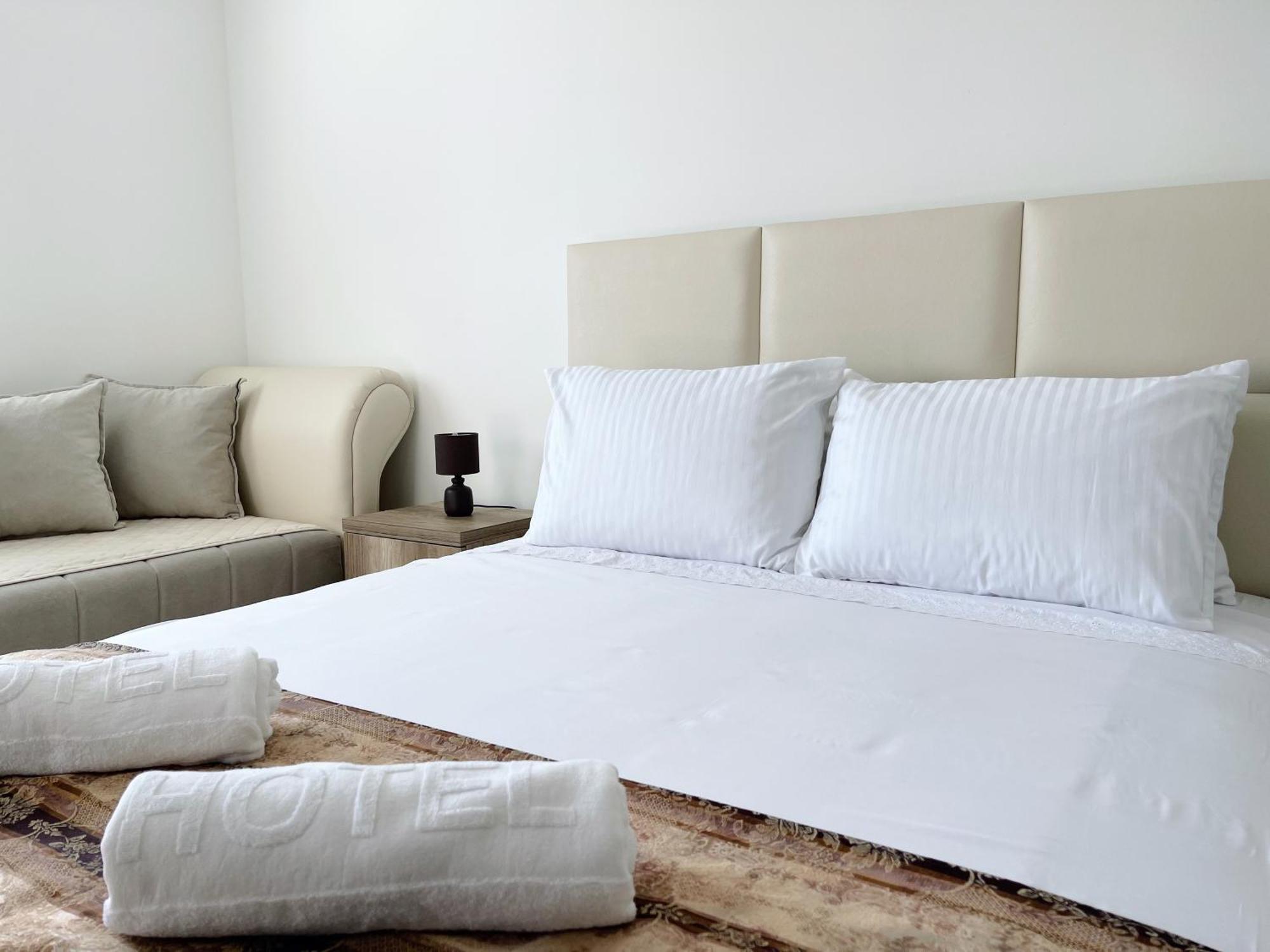 Guest House Koliqi - Hotel & Apartments 乌尔齐尼 外观 照片