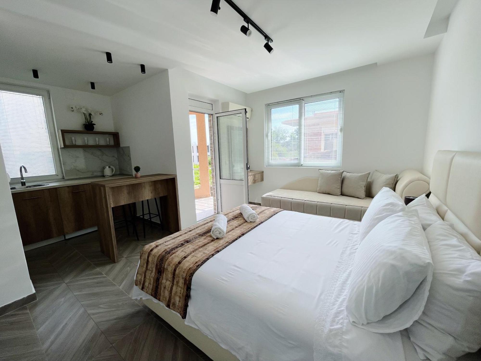 Guest House Koliqi - Hotel & Apartments 乌尔齐尼 外观 照片