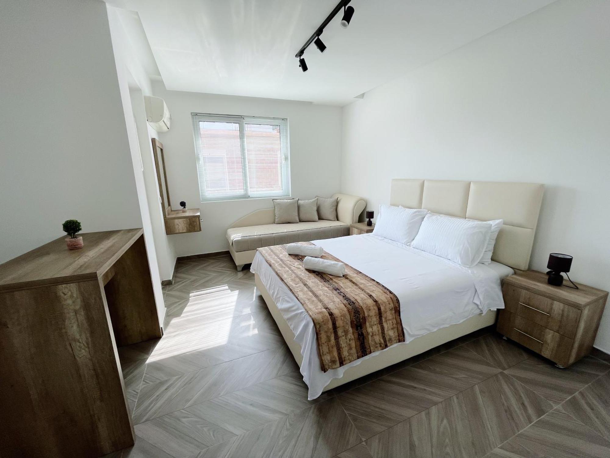 Guest House Koliqi - Hotel & Apartments 乌尔齐尼 外观 照片
