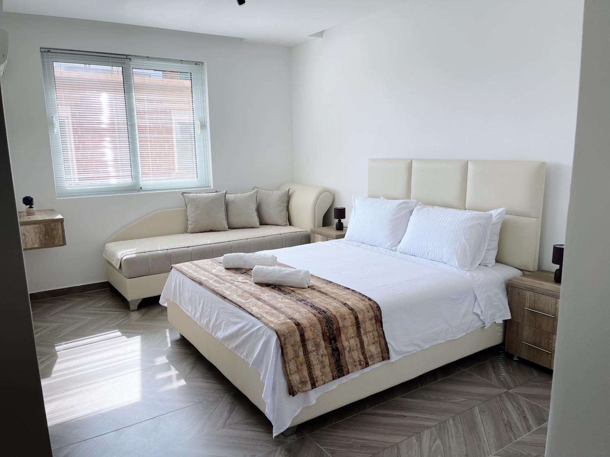 Guest House Koliqi - Hotel & Apartments 乌尔齐尼 外观 照片