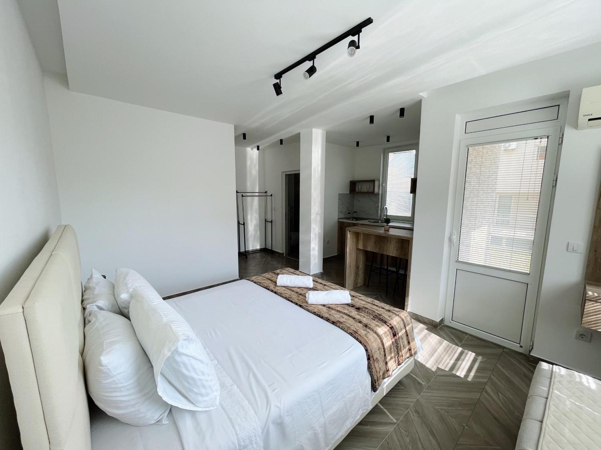 Guest House Koliqi - Hotel & Apartments 乌尔齐尼 外观 照片