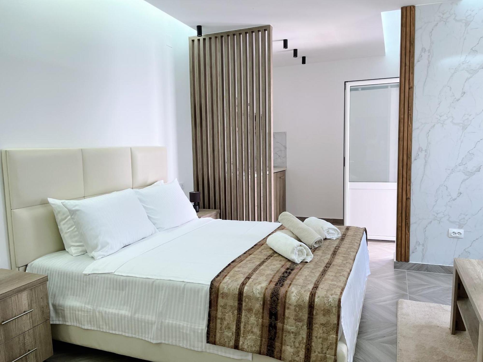 Guest House Koliqi - Hotel & Apartments 乌尔齐尼 外观 照片