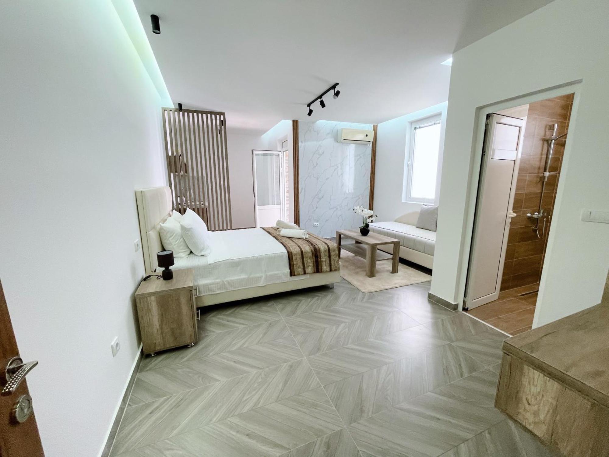 Guest House Koliqi - Hotel & Apartments 乌尔齐尼 外观 照片