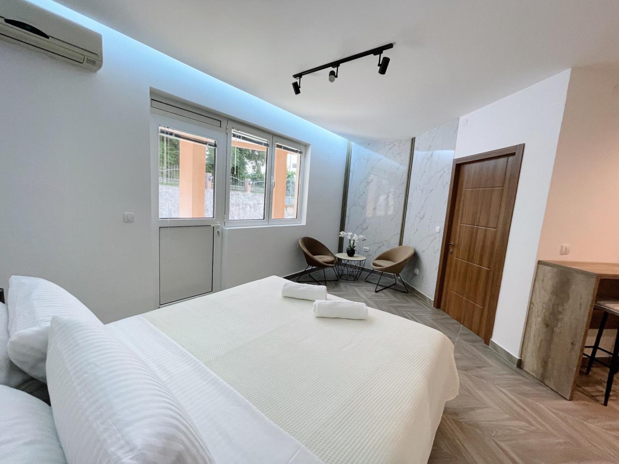 Guest House Koliqi - Hotel & Apartments 乌尔齐尼 外观 照片