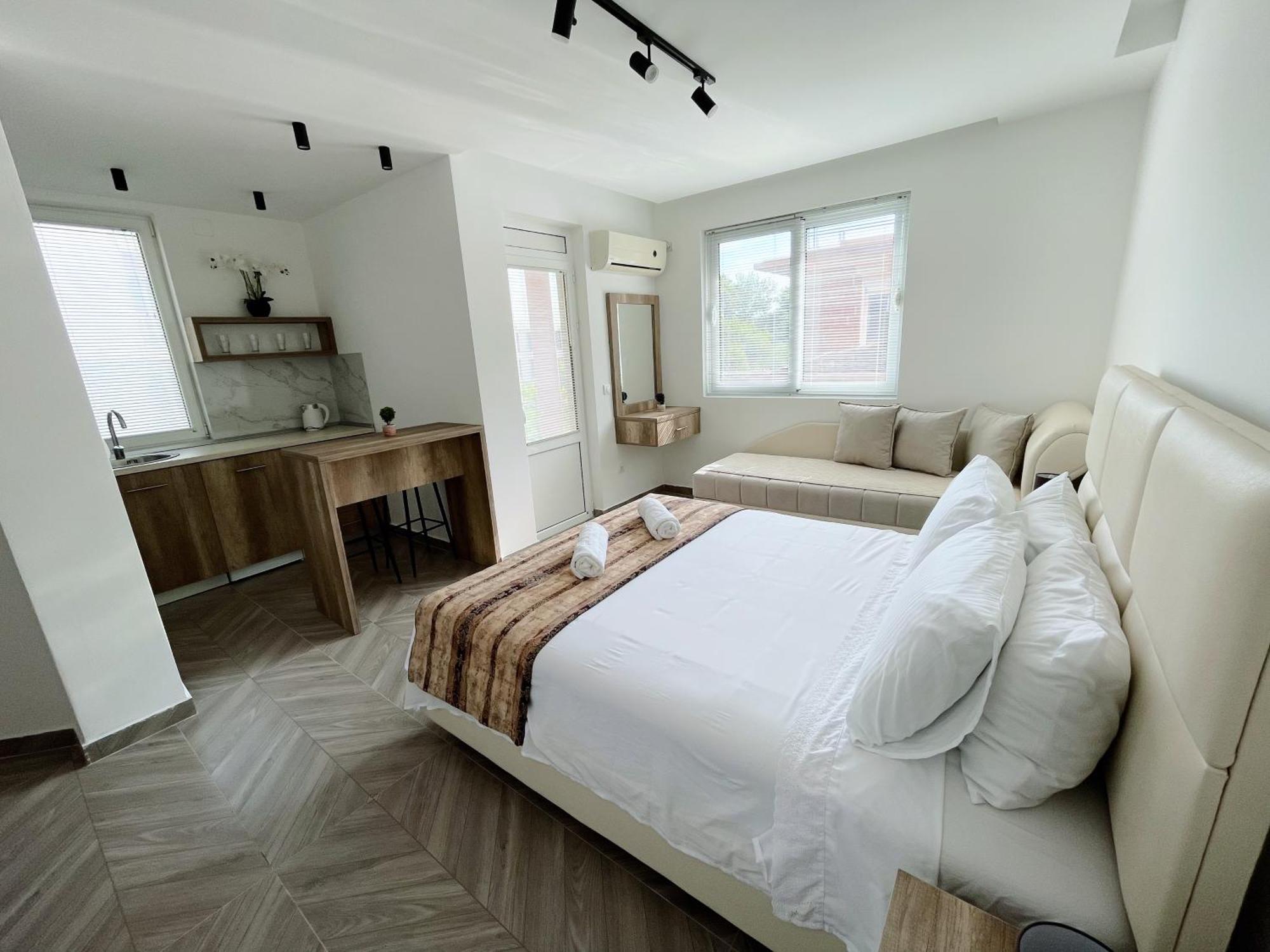 Guest House Koliqi - Hotel & Apartments 乌尔齐尼 外观 照片