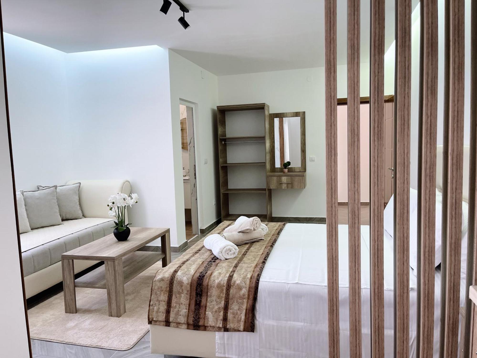 Guest House Koliqi - Hotel & Apartments 乌尔齐尼 外观 照片