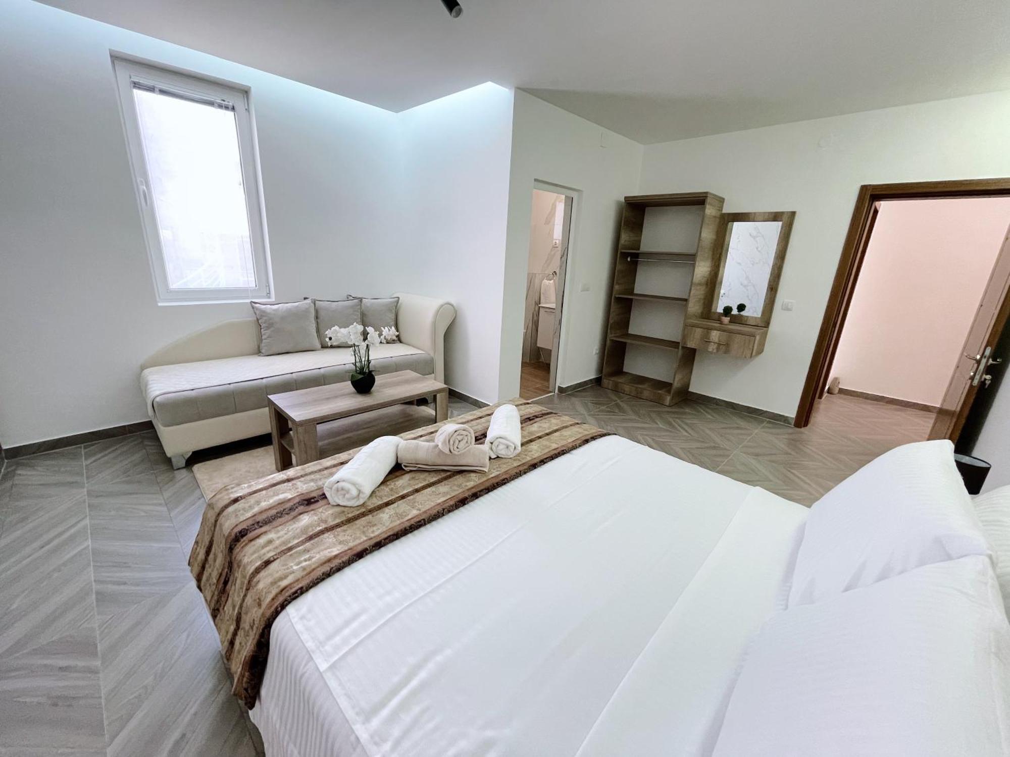 Guest House Koliqi - Hotel & Apartments 乌尔齐尼 外观 照片