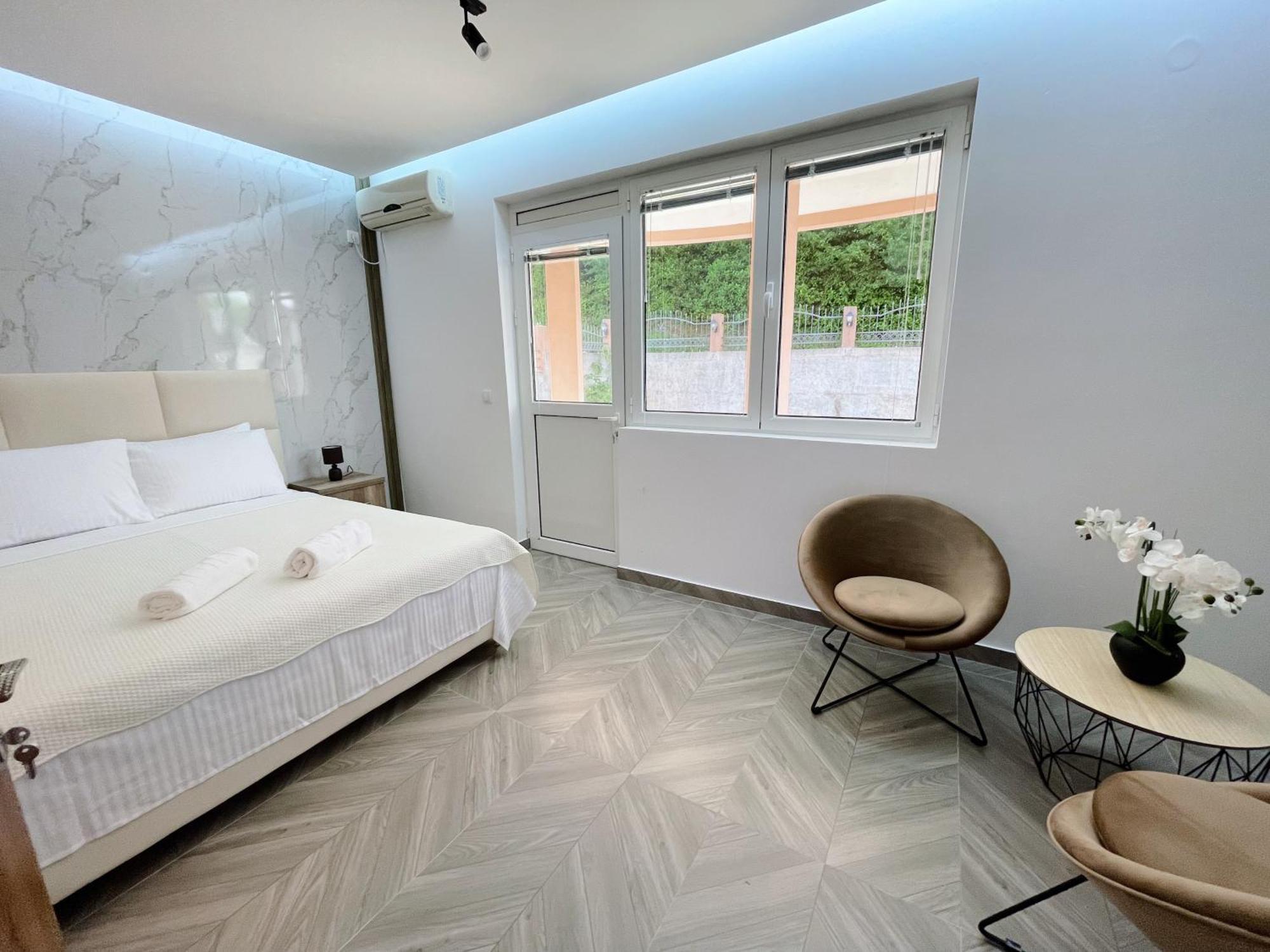 Guest House Koliqi - Hotel & Apartments 乌尔齐尼 外观 照片