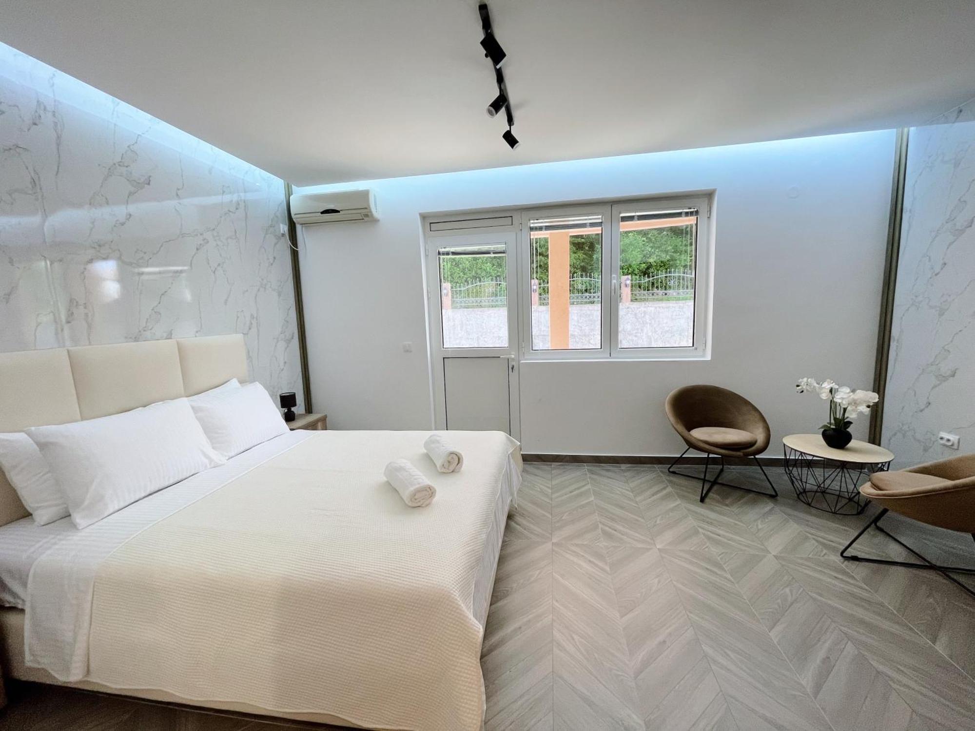 Guest House Koliqi - Hotel & Apartments 乌尔齐尼 外观 照片